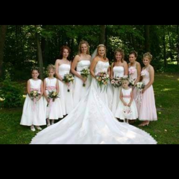 Ivory wedding dress size 18 - Picture 2 of 2